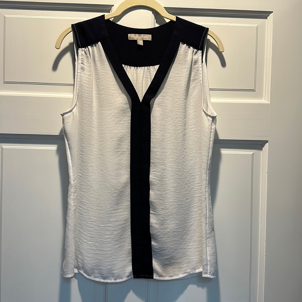 Banana Republic classic navy and white top